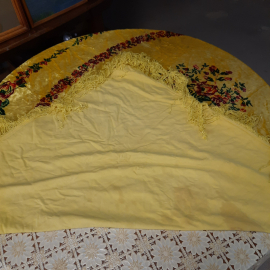Скатерть бархатная с бахромой, есть небольшие дефекты, 173х126 см.. Картинка 4